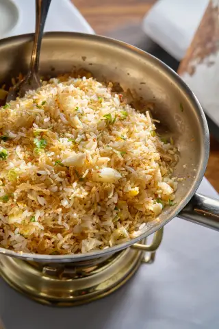Arroz Rodeio, o tradicional Biro-Biro, servido em uma frigideira